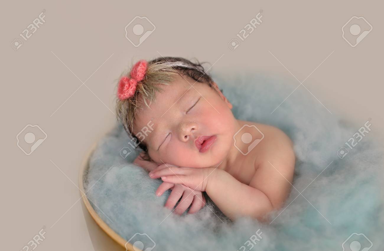 baby with bow on head
