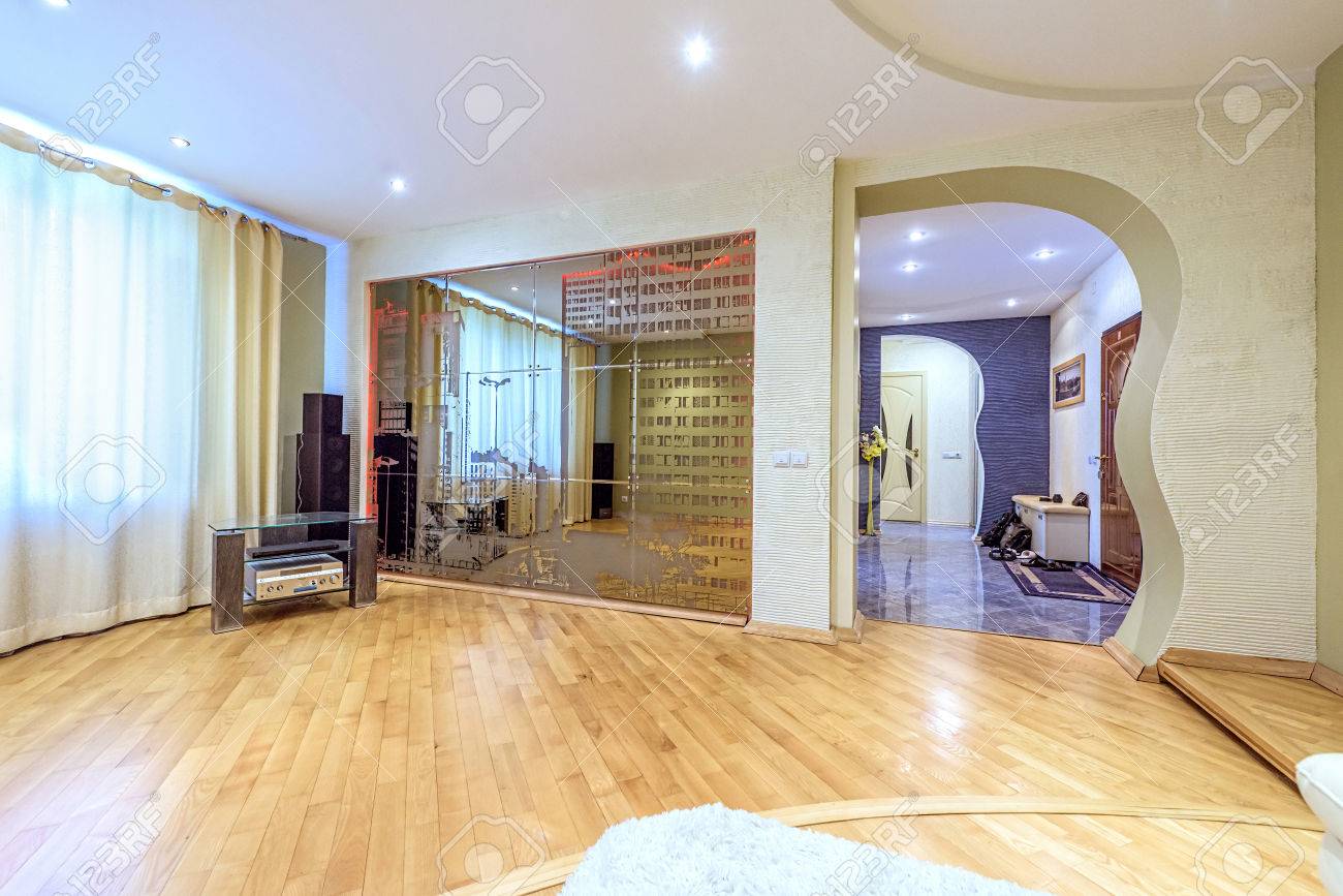bilder von innenarchitektur tv weiße wohnung innenarchitektur wohnzimmer mit weißem ledermöbel und tvaudioset moderner stil mit weißem und bilder von innenarchitektur tv weiße wohnung innenarchitektur wohnzimmer mit weißem ledermöbel und tvaudioset moderner stil mit weißem und