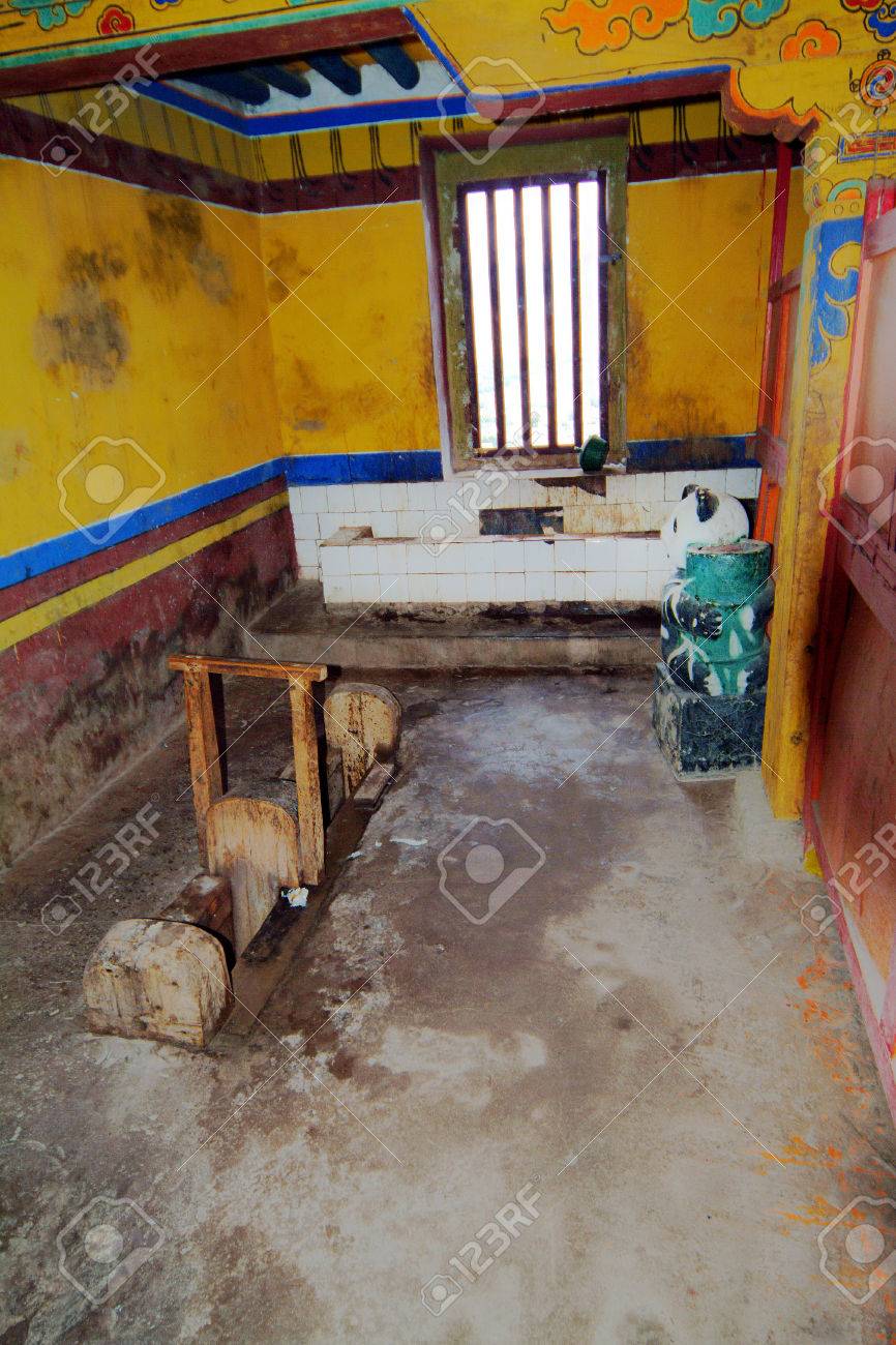 中国トイレ 中国、チベット、ポタラ宮での公衆トイレの写真素材・画像素材 Image 56165672