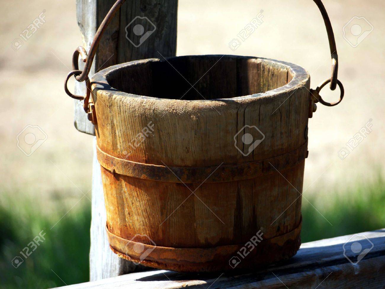 Wooden Bucket In A Well Sweepの写真素材・画像素材 Image 7415306