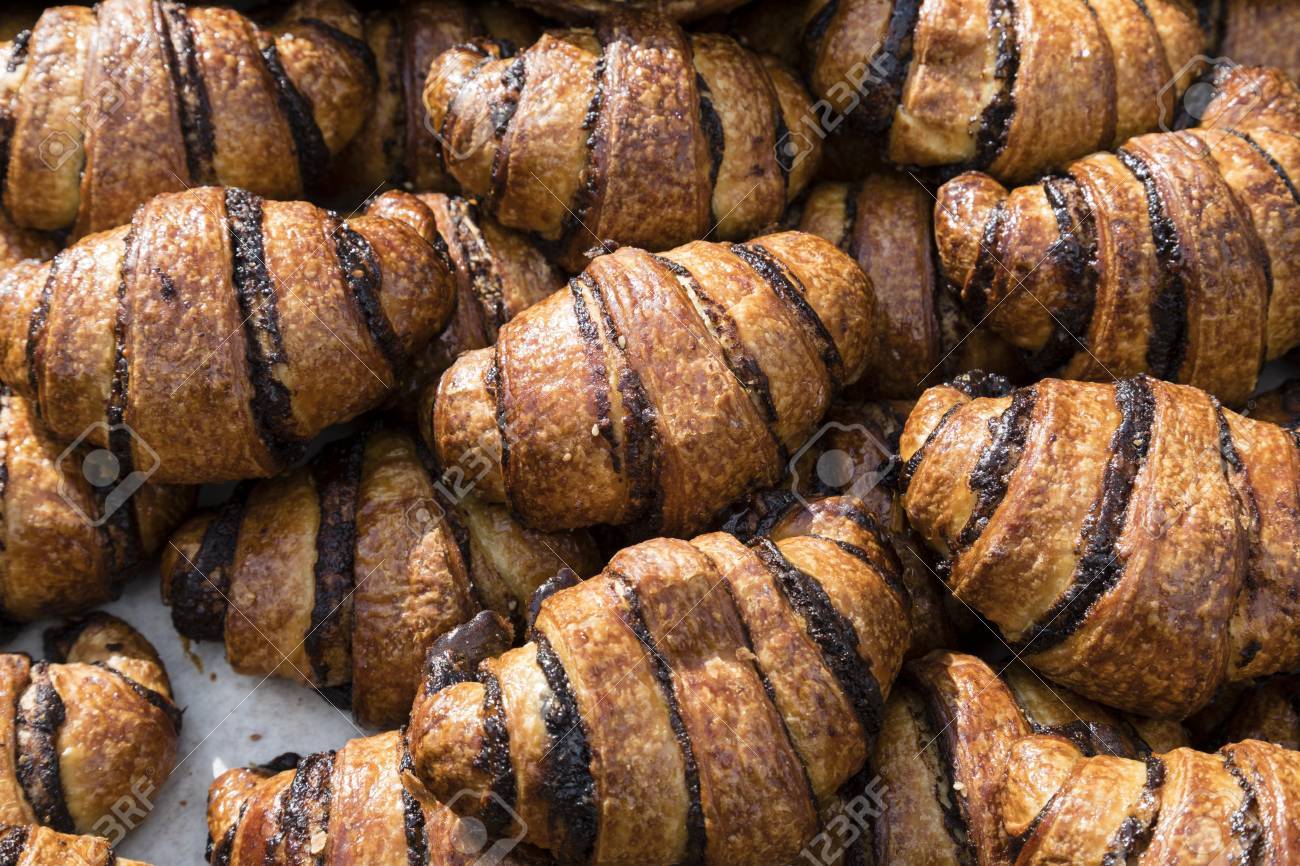 イスラエル共和国の市場でチョコレート クロワッサン の写真素材 画像素材 Image