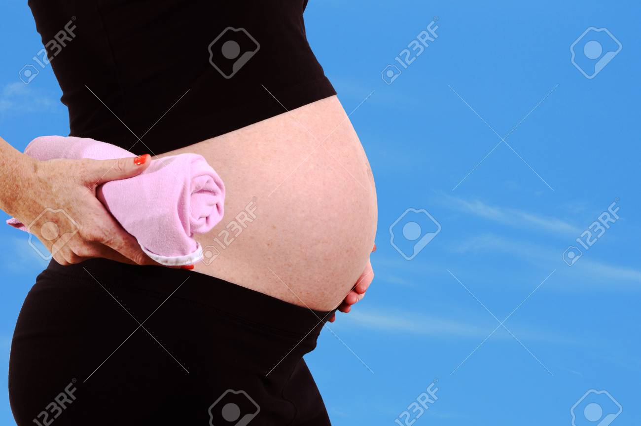 妊娠中の女の子を明らかにする男女 の写真素材 画像素材 Image 妊娠中の女の子を明らかにする男女 の写真素材 画像素材 Image