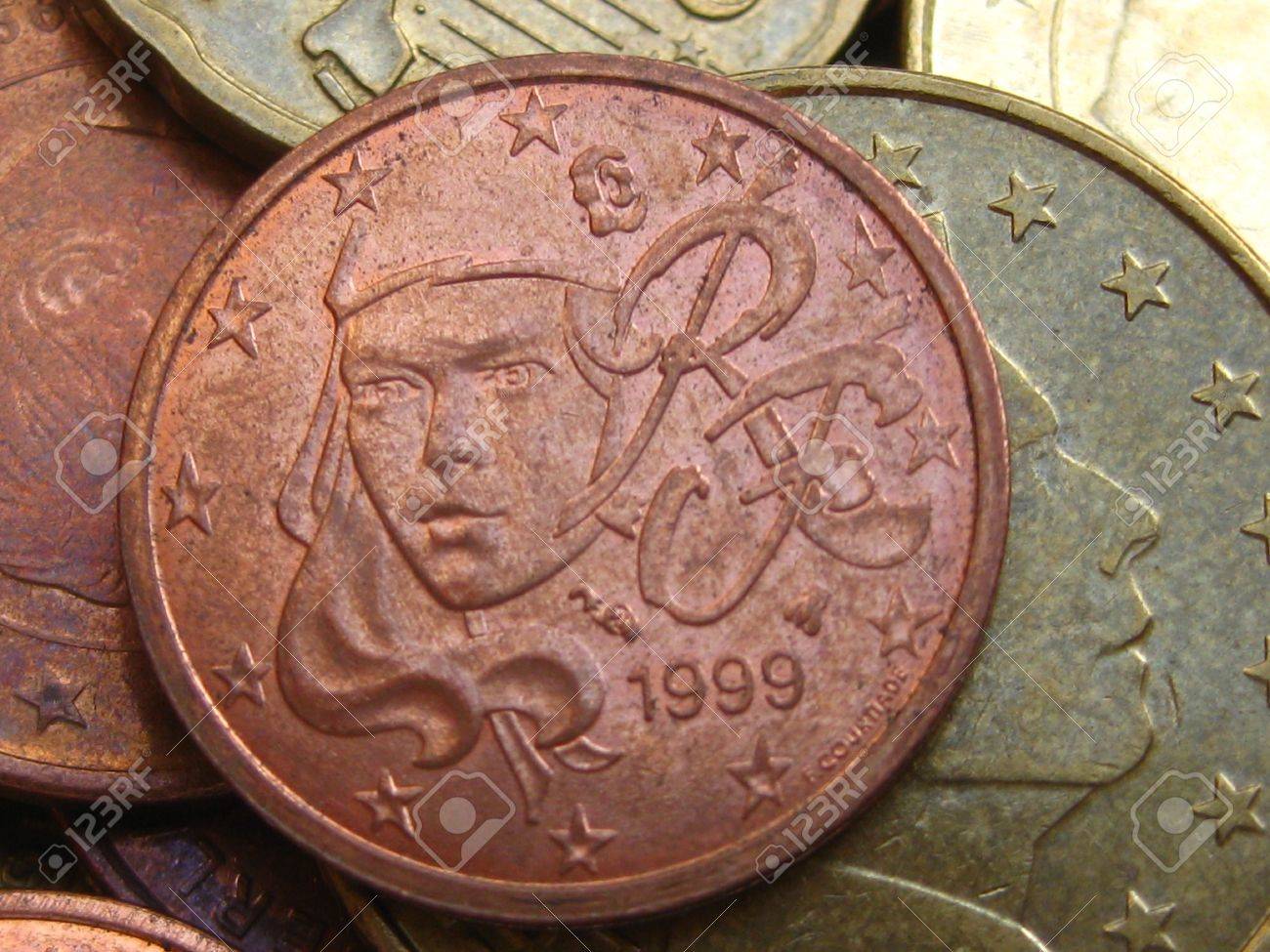 閉じるにコイン： フランスから 5 ユーロ セントの写真素材・画像素材 Image 3815072