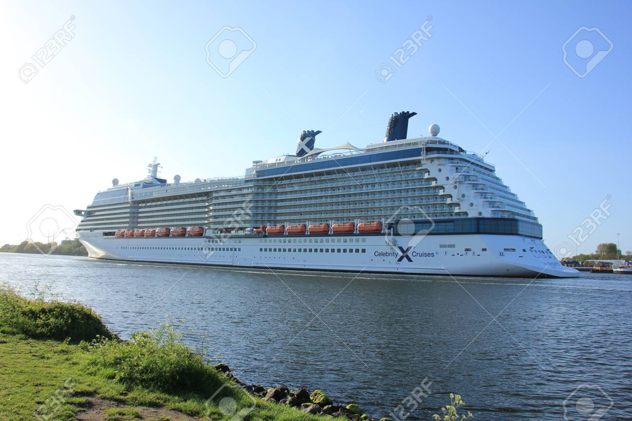 フェルセン オランダ 15 年 5 月 16 日 有名人のシルエットは ソルスティス クラスのクルーズ船 セレブリティクルーズ マイヤー Werft パペンブルクによって建てられたによって所有および運営です シルエットは 315 メートル 1 033 フィート の長さです の