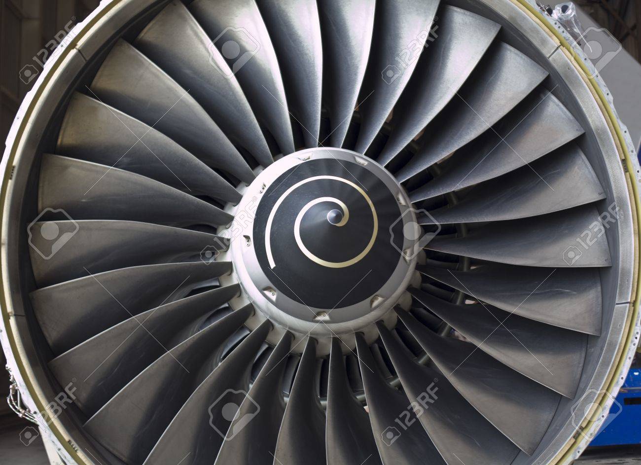 飛行機航空機ジェットエンジンファンブレード