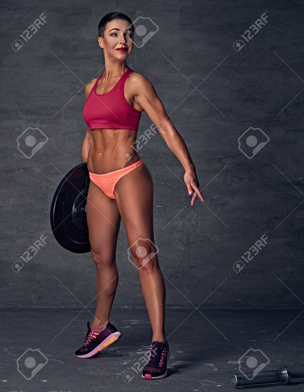 Bauchhaar Frau Des Mittleren Alters Halt Barbellgewicht Lizenzfreie Fotos Bilder Und Stock Fotografie Image 72708034