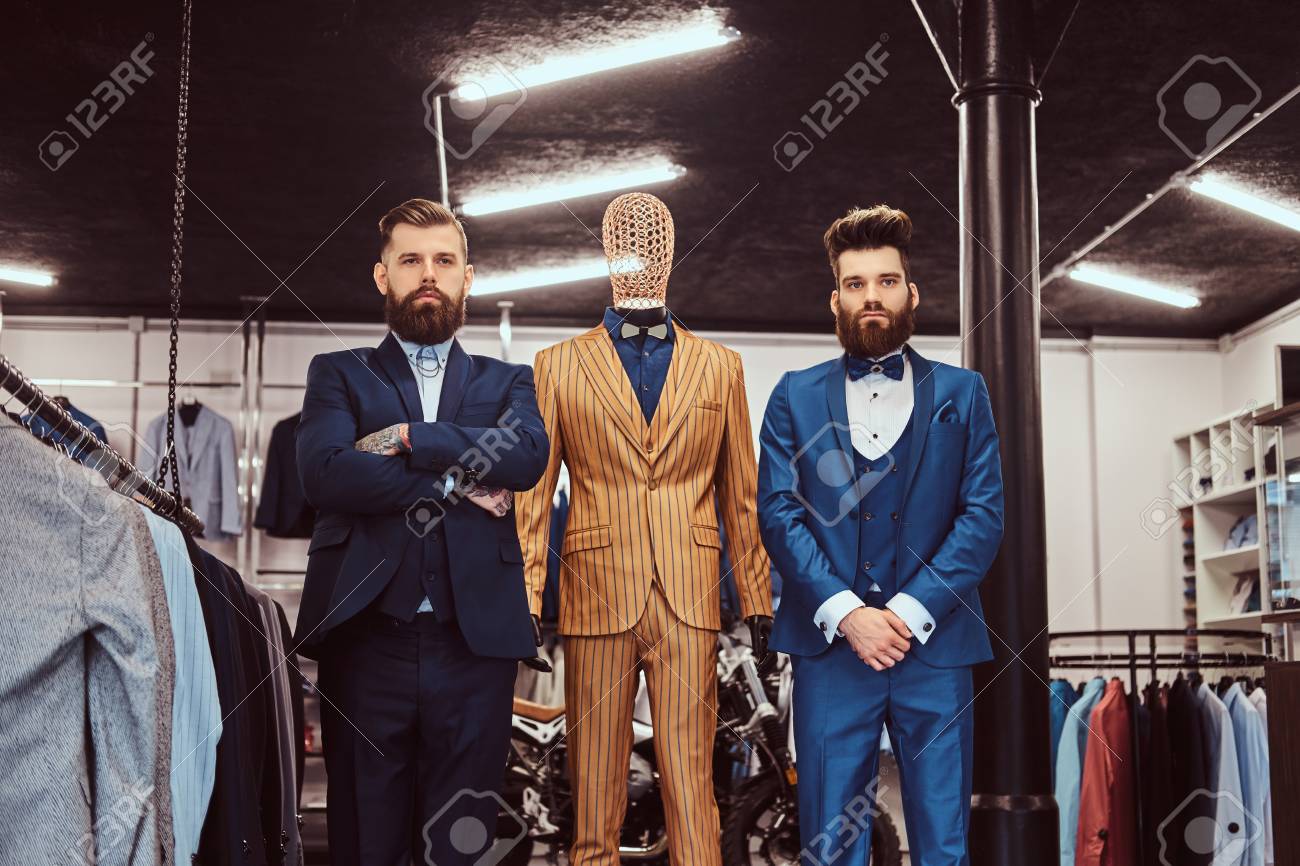 Dos Elegantes Amigos Elegantes Vestidos Posando Cerca De Maniquí En La Tienda De Ropa Con Clase Fotos, Retratos, Imágenes Y Fotografía De Archivo Libres De Derecho. Image 109013732. Dos Elegantes Amigos Elegantes Vestidos Posando Cerca De Maniquí En La Tienda De Ropa Con Clase Fotos, Retratos, Imágenes Y Fotografía De Archivo Libres De Derecho. Image 109013732.