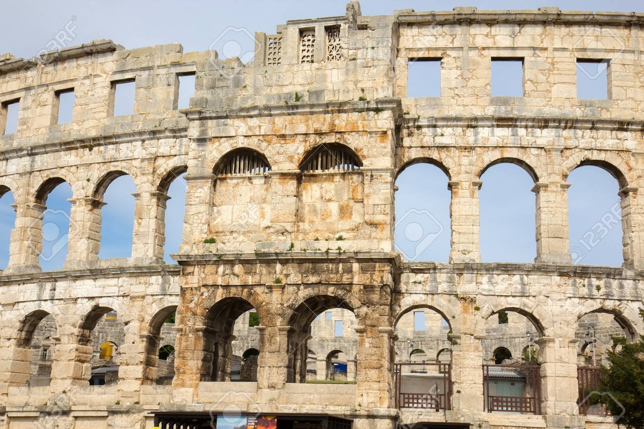 プーラ クロアチア ローマの円形闘技場 詳細 の写真素材 画像素材 Image