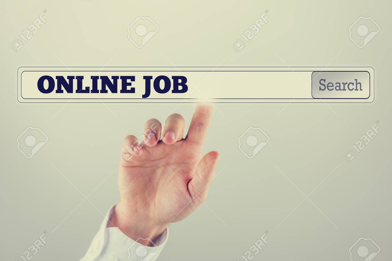 Homme D Affaires Poussant Une Barre De Recherche Sur Un Ecran D