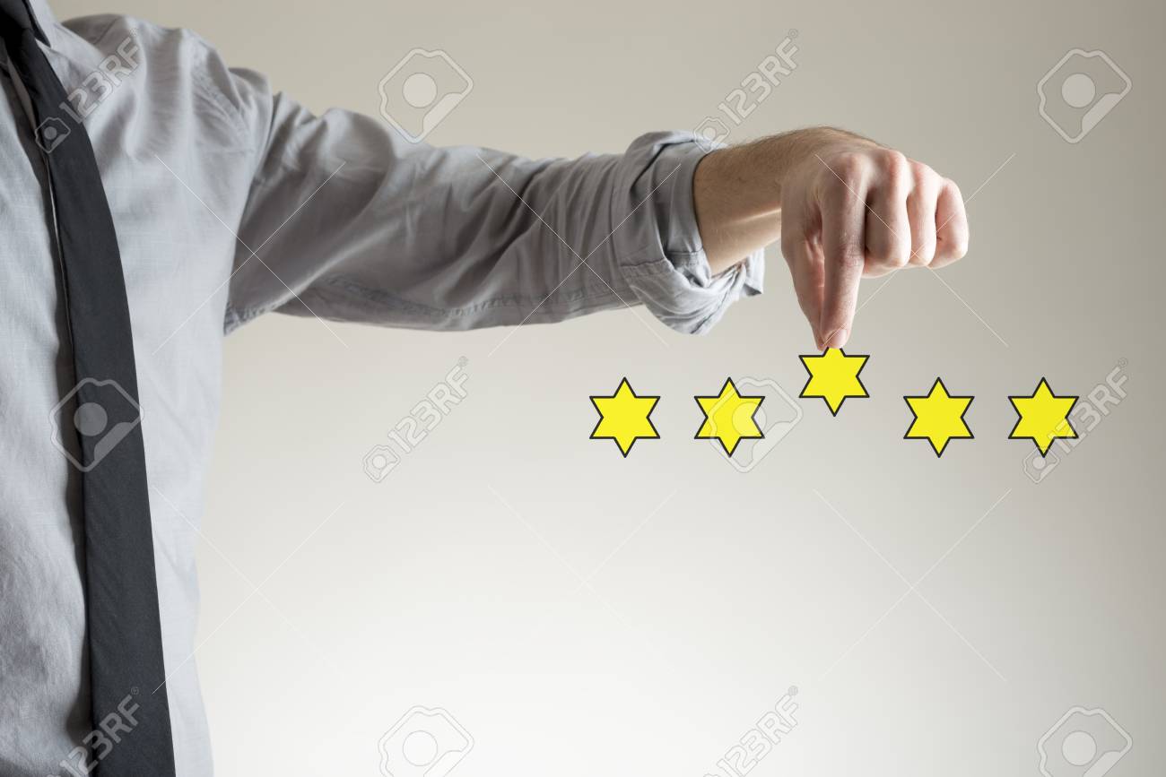 Main Dhomme Daffaires Cueillette Jaune étoile à Six Branches Dessin Avec Les Doigts De La Rangée Détoiles Notation Conceptuelle Avec Espace Copie