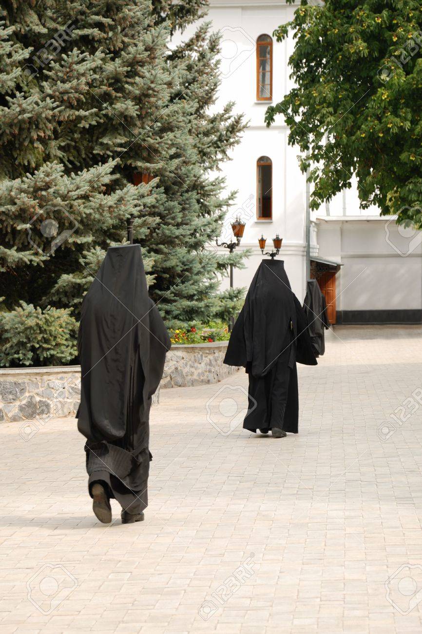 実行中の修道士 カソック 男の修道院の初心者の男 の写真素材 画像素材 Image 実行中の修道士 カソック 男の修道院の初心者の男 の写真素材 画像素材 Image