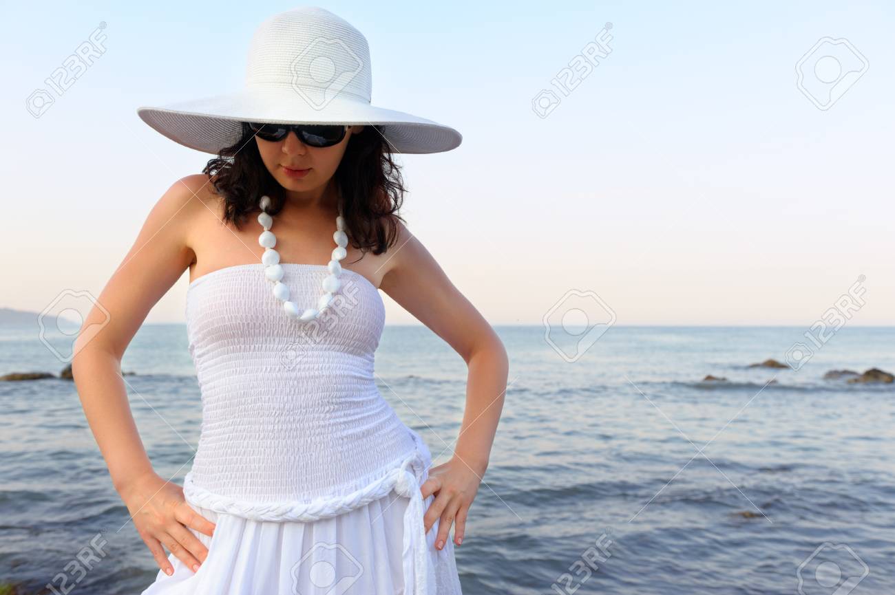 sundress and hat