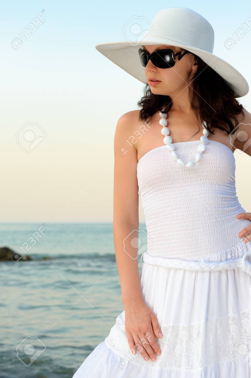 sundress and hat