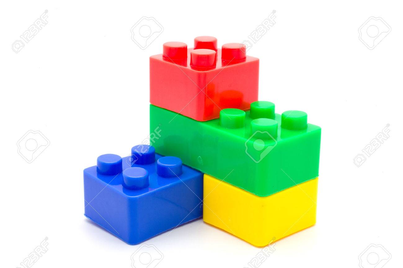 Bloques De Construcción Lego Plástico En El Fondo Blanco Fotos, Retratos, Imágenes Y Fotografía De Archivo Libres De Derecho. Image 28013430.