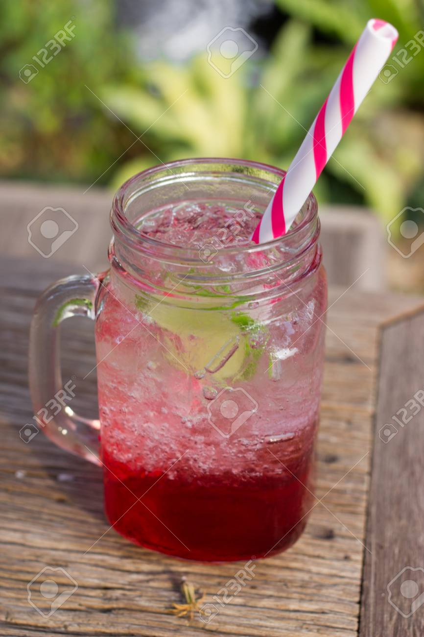 いちごのソーダ 夏の飲み物 イタリアン ソーダ の写真素材 画像素材 Image いちごのソーダ 夏の飲み物 イタリアン ソーダ の写真素材 画像素材 Image
