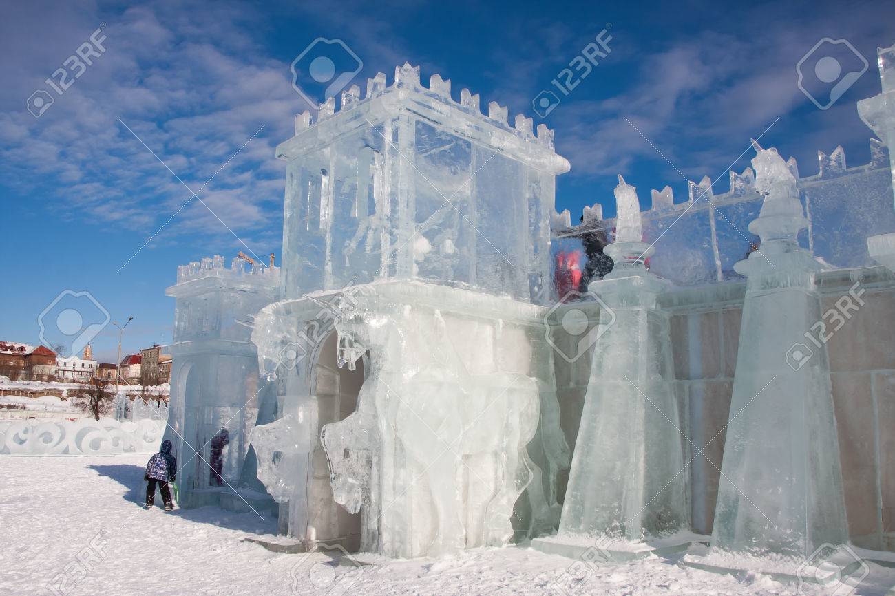 Perm Russland Februar 06 2016 Schone Eisskulpturen Auf Der Esplanade Lenina Strasse Lizenzfreie Fotos Bilder Und Stock Fotografie Image 52856982