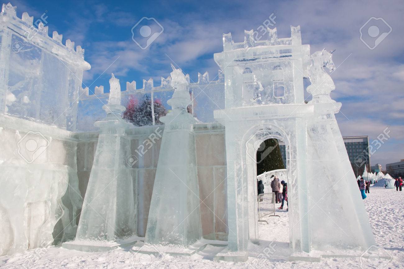 Perm Russland Februar 06 2016 Schone Eisskulpturen Auf Der Esplanade Lenina Strasse Lizenzfreie Fotos Bilder Und Stock Fotografie Image 52858547