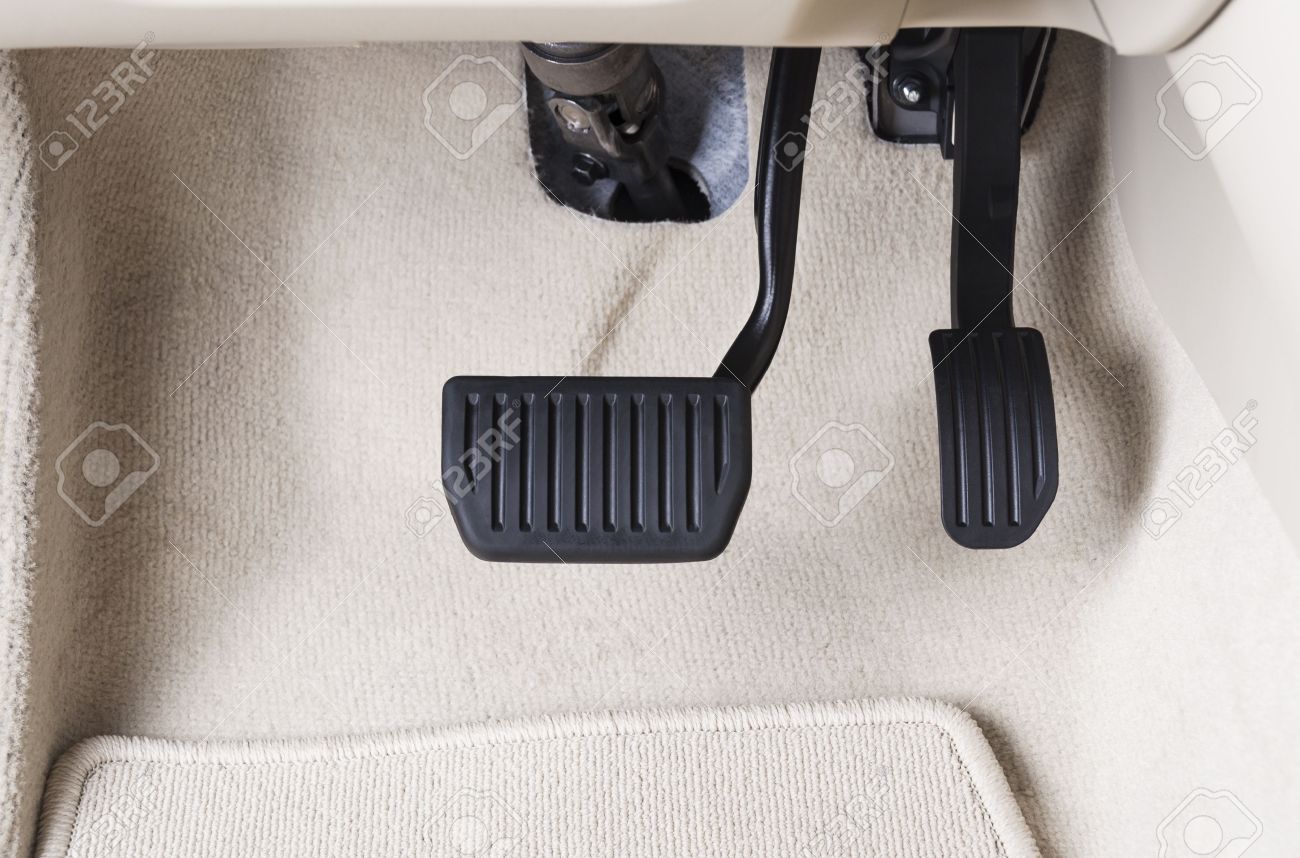 Freno Y Acelerador Del Pedal Del Coche De La Transmisión Automática Fotos, Retratos, Imágenes Y Fotografía De Archivo Libres De Derecho. Image 57201386.