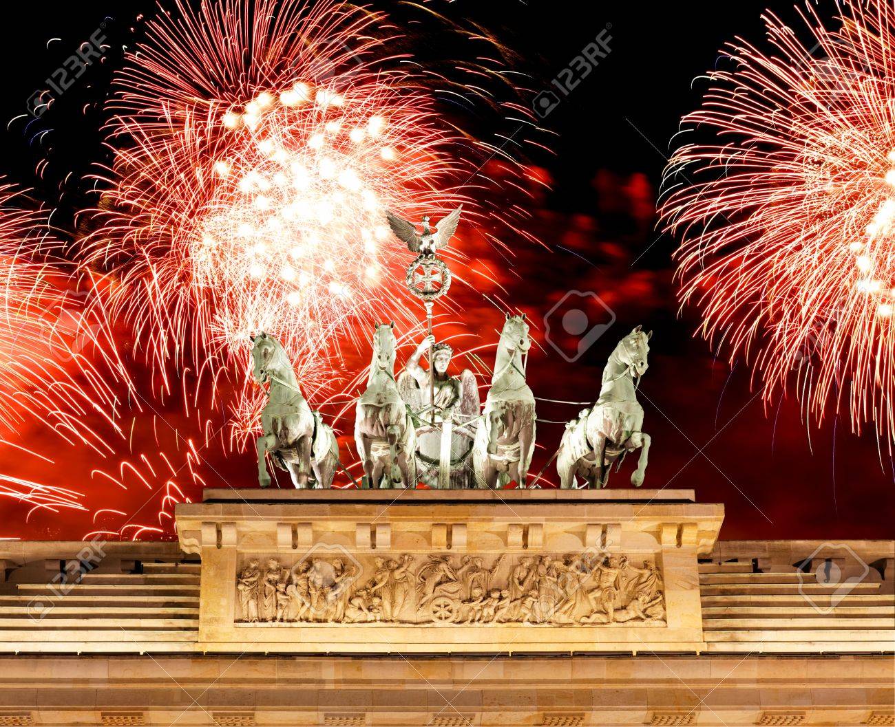 ドイツのベルリンで日没時ブランデンブルク門 の写真素材 画像素材 Image