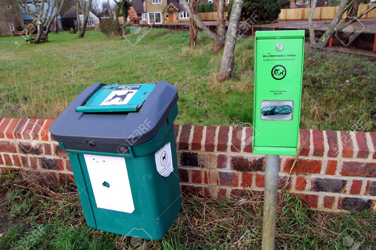 dog waste bin with bag dispenser