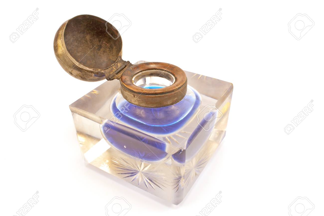 アンティーク クリスタル インク壺白で隔離 の写真素材 画像素材 Image