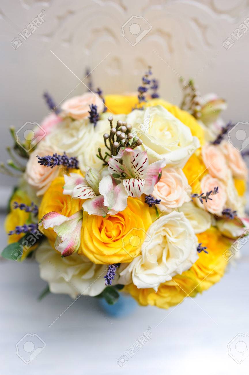 Beauté De Fleurs Jaunes Accessoires De Mariée Close Up Bouquet De Fleurs Détails Pour Le Mariage Et Pour Couple Marié Bouquet De Mariage Avec Des