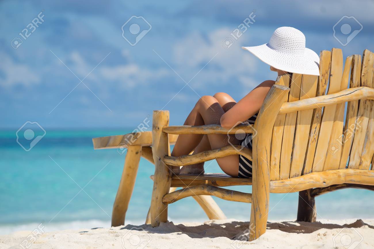 若くてきれいな女性 夏休みを楽しんでいるビーチ リラックス 熱帯の夏 の写真素材 画像素材 Image 75 若くてきれいな女性 夏休みを楽しんでいるビーチ リラックス 熱帯の夏 の写真素材 画像素材 Image 75