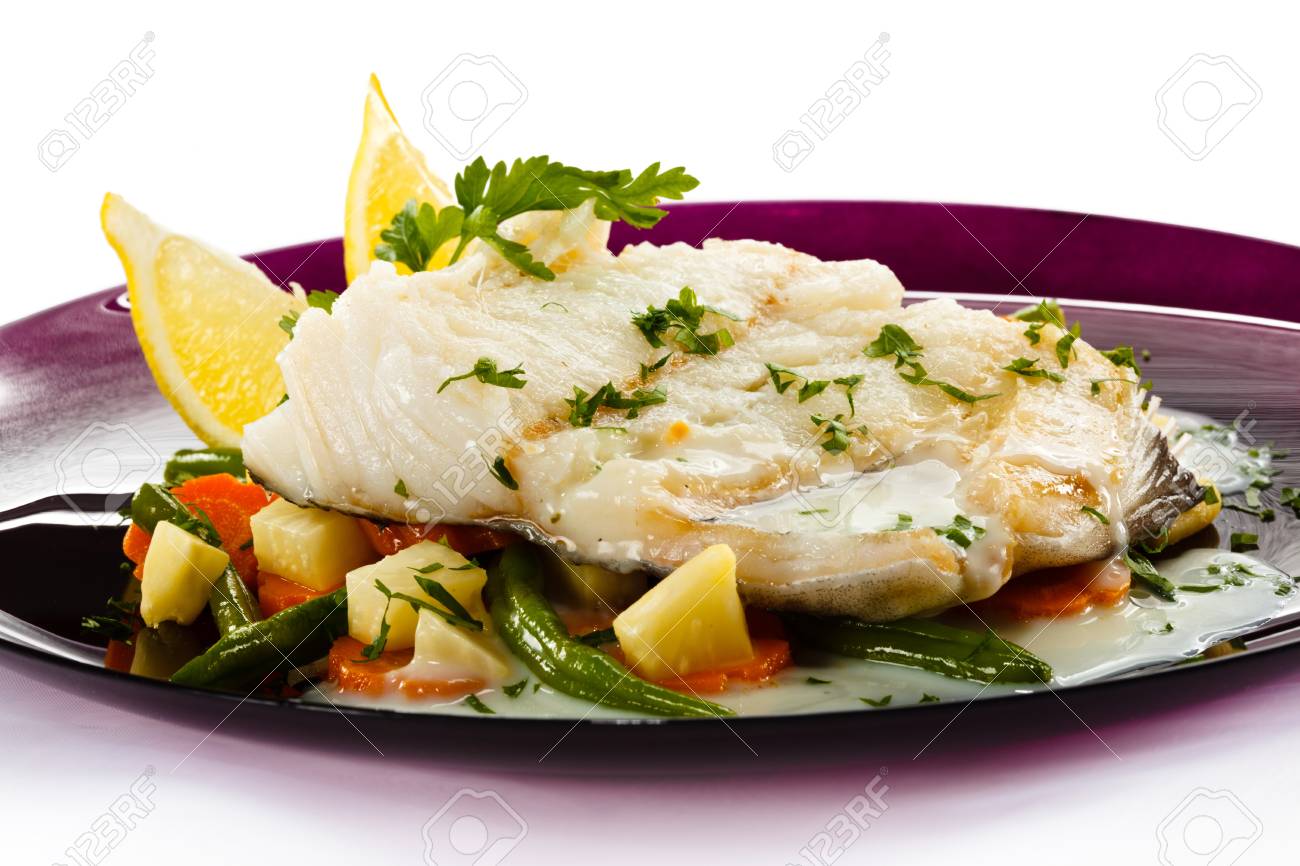 魚料理ソースと温野菜の魚のフィレ の写真素材 画像素材 Image