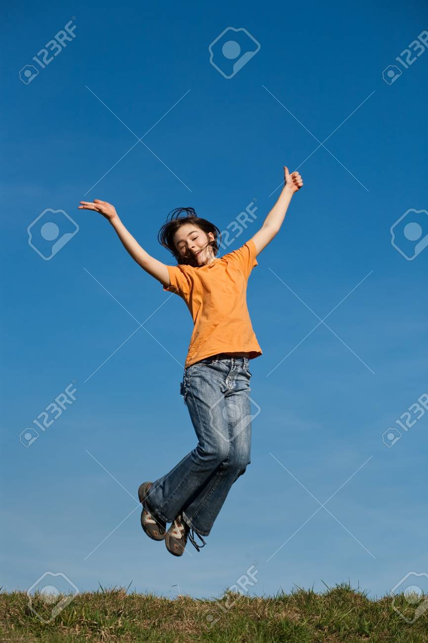 ジャンプの女の子 の写真素材 画像素材 Image