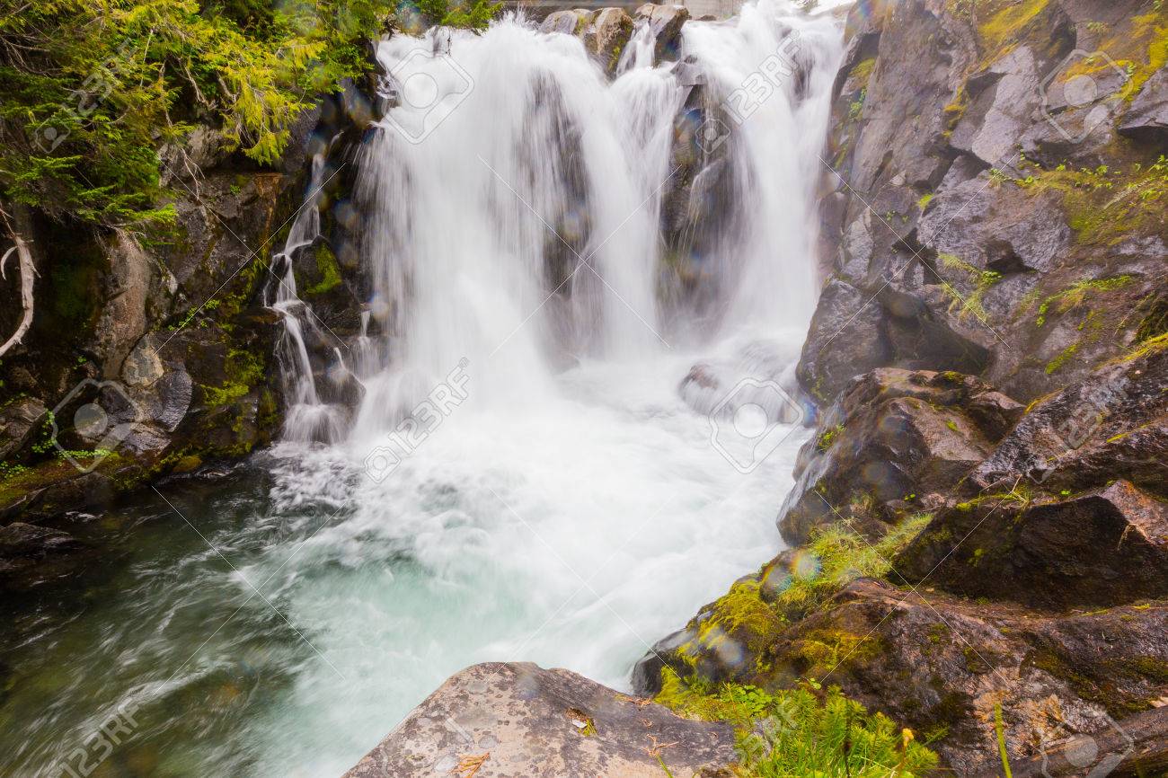 マウント レーニア国立公園 ワシントン州パラダイス川の滝 の写真素材 画像素材 Image マウント レーニア国立公園 ワシントン州パラダイス川の滝 の写真素材 画像素材 Image