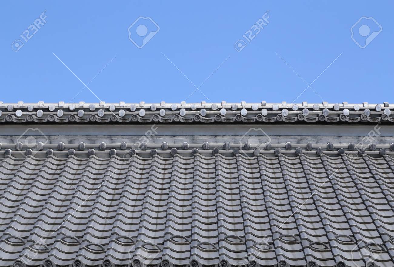 空と伝統的和風の屋根 の写真素材 画像素材 Image