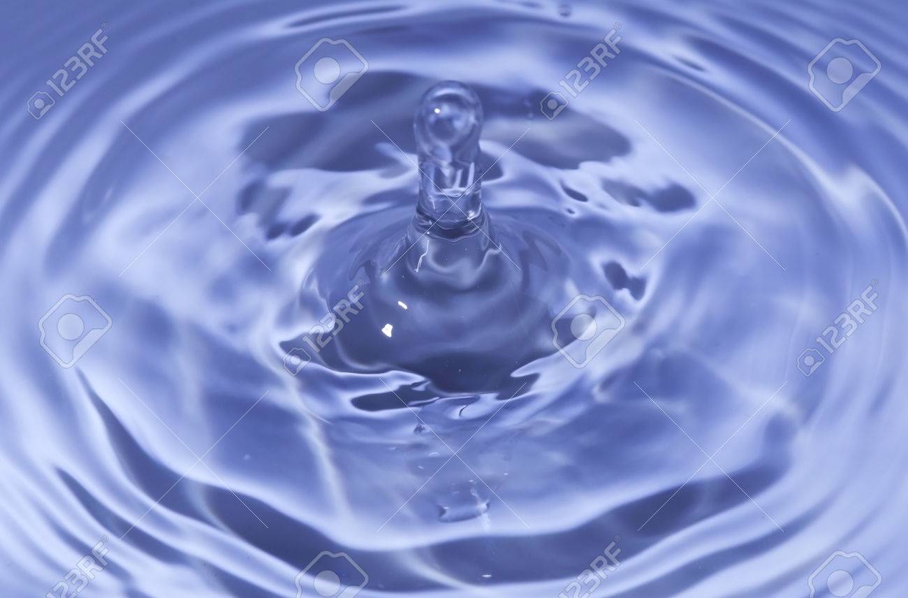 물; 하락; 리플; 웨이브; 푸른; 배경; 명확한; 떨어지는; 액체; 추상; 비; 청정; 표면; 튀김; 자연; 깨끗한; 반사; 원;  색깔; 환경; 빛; 운동; Rippled; 거품; 투명한; 빗방울; 매크로; 선도; 닫다; 젖은; Sp 로열티