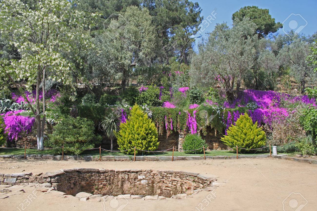 Basement Der Kirche In Der Nahe Von Jungfrau Maria Haus Letzter