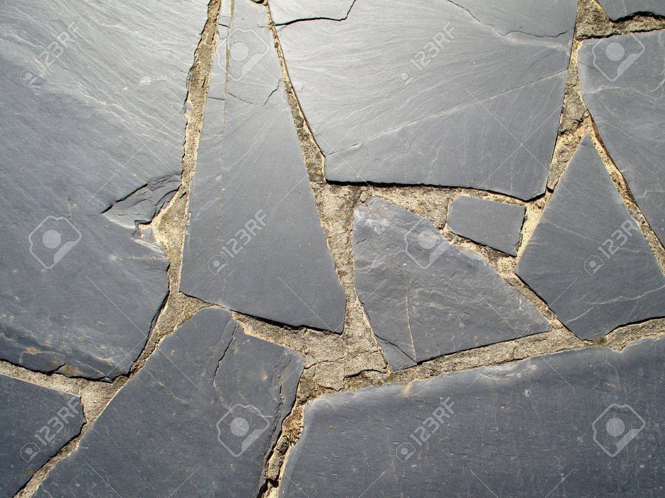 Beau sol en ardoise noire avec des blocs asymétriques Beau sol en ardoise noire avec des blocs asymétriques
