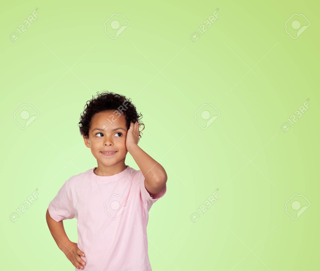 Pensive Enfant Latin Isolé Sur Fond Vert Banque D'Images Et Photos Libres De Droits. Image 17477991.