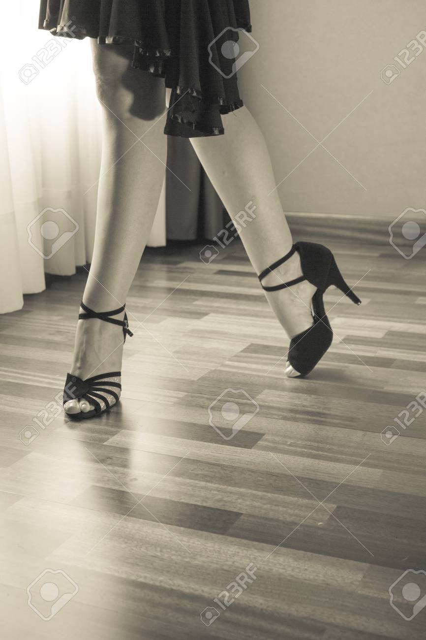 Black long skirt and crop top, People free january catalogue: movie style How to flannel wear around waist guys