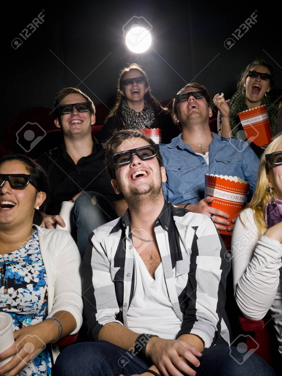 Gluckliche Menschen Im Kino Mit 3d Brillen Lizenzfreie Fotos Bilder Und Stock Fotografie Image 10740780