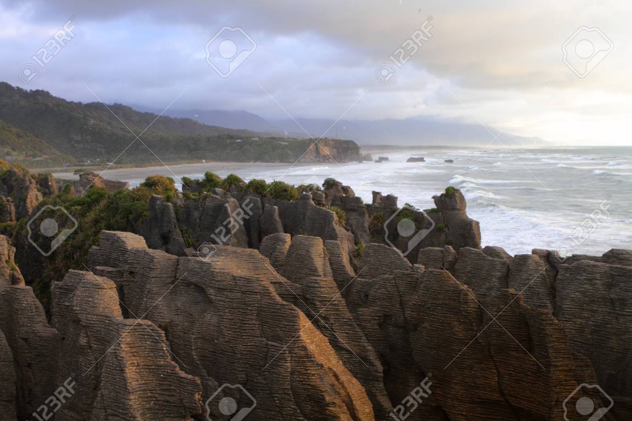 美しい石灰岩の崖のパパロア国立公園 南の島 ニュージーランド の写真素材 画像素材 Image