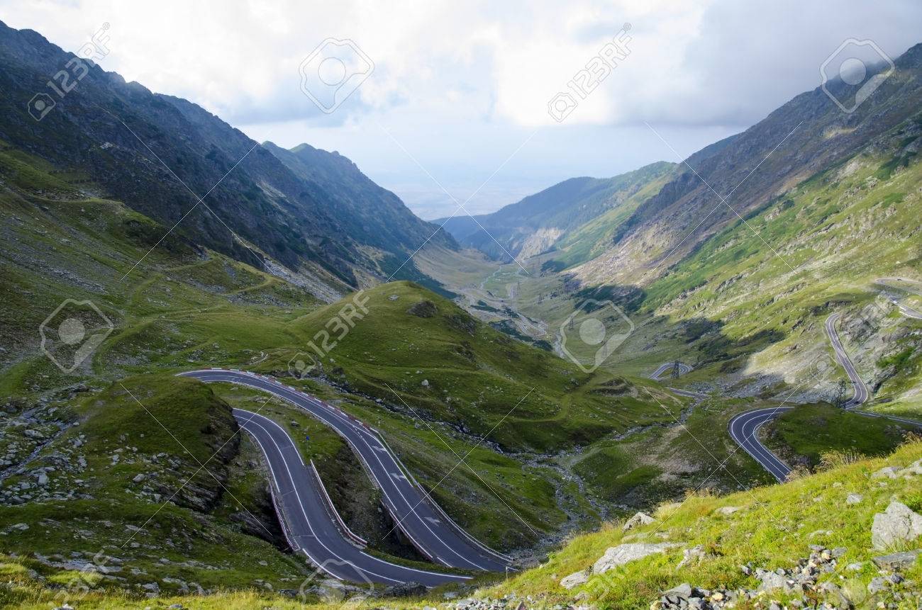 ルーマニアのカルパチア山脈にある世界で最も美しい山の道路の一つ の写真素材 画像素材 Image ルーマニアのカルパチア山脈にある世界で最も美しい山の道路の一つ の写真素材 画像素材 Image