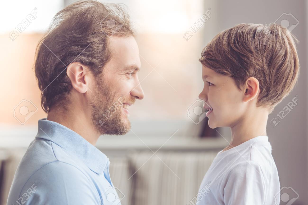 His father when he a children and. Persian king father and his son picture. Папа разговаривает с сыном. Look at each other. Ребенок здоровается со взрослым.