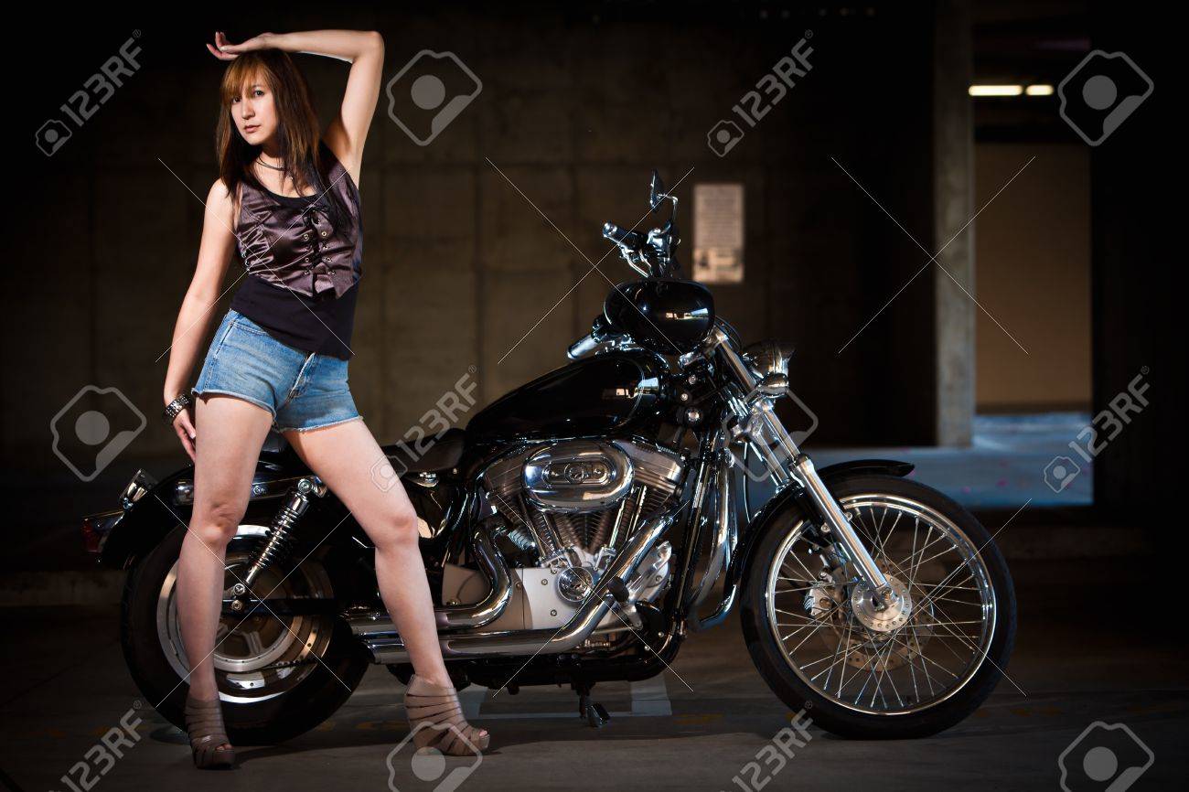 魅力的なアジアの中国の 40 代女性 の写真素材 画像素材 Image 1646