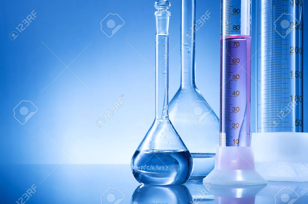 実験装置 ボトル ピンク ライトの赤い液体でフラスコ の写真素材 画像素材 Image