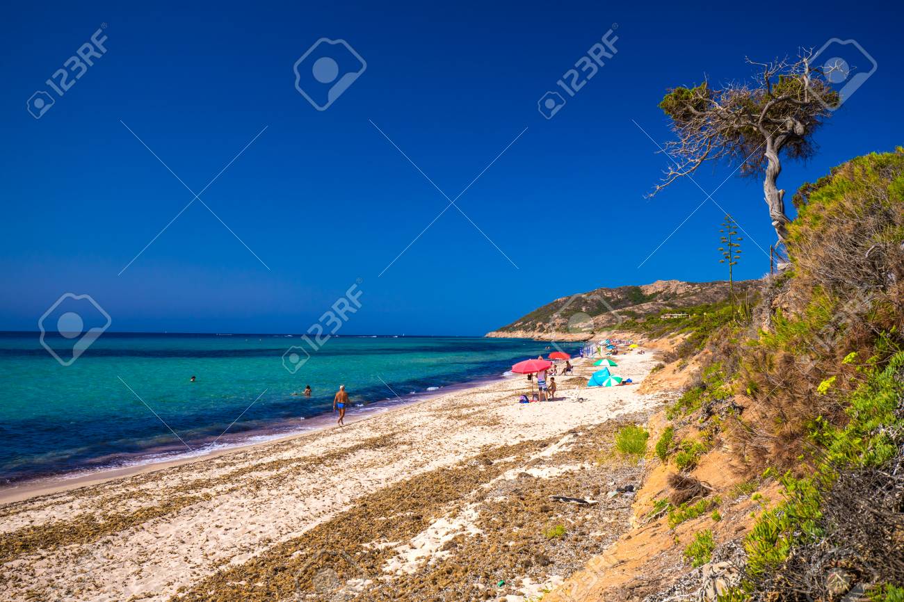 Plage De Santa Margherita Di Pula Près De La Ville De Pula En Sardaigne En Italie