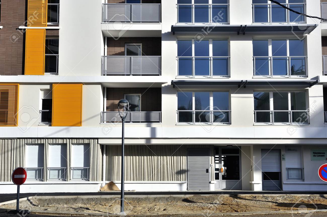 新しいフランスのサンシール陸軍士官学校学校イヴリーヌ県の部門の建物 の写真素材 画像素材 Image