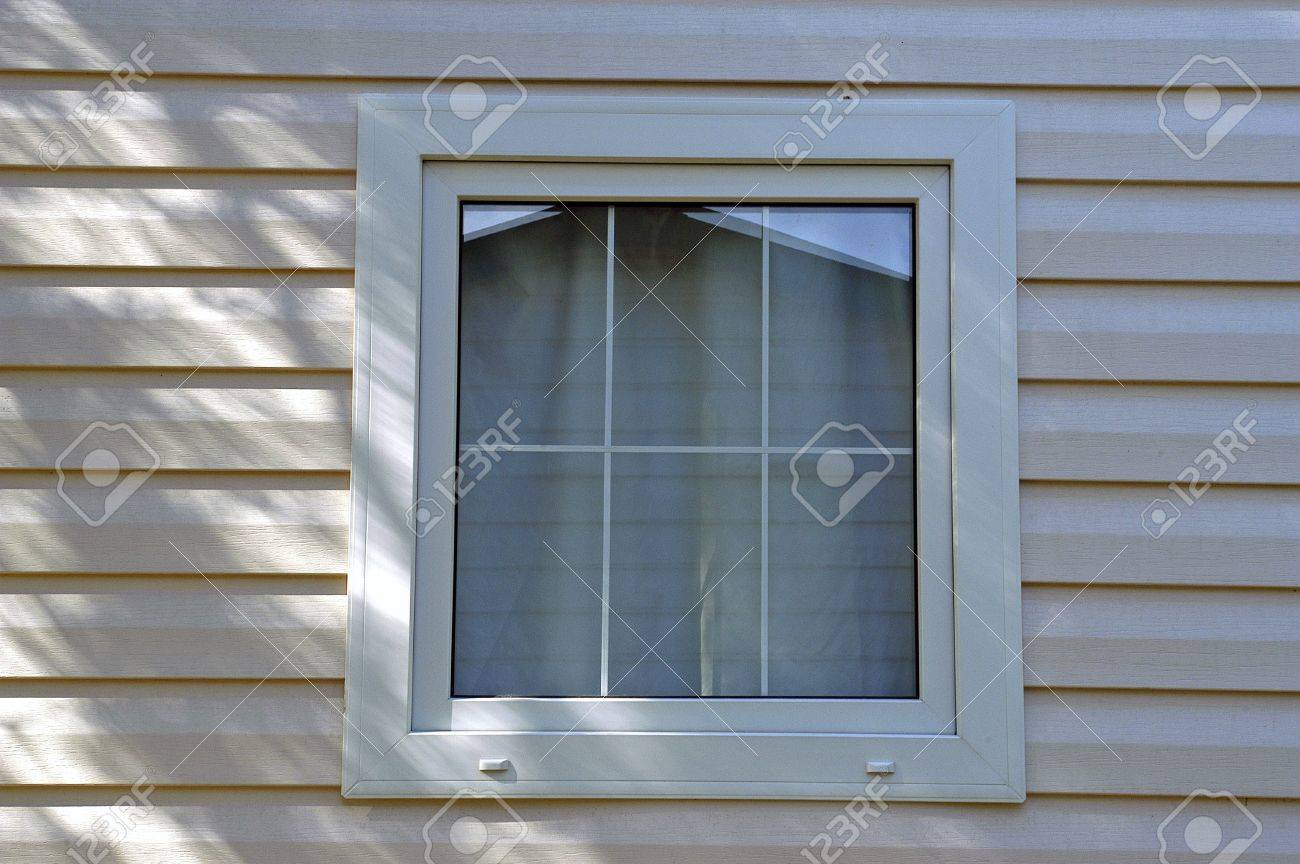 Fenetres De Mobil Home Banque D Images Et Photos Libres De Droits Image 18972974 Fenetres De Mobil Home Banque D Images Et Photos Libres De Droits Image 18972974