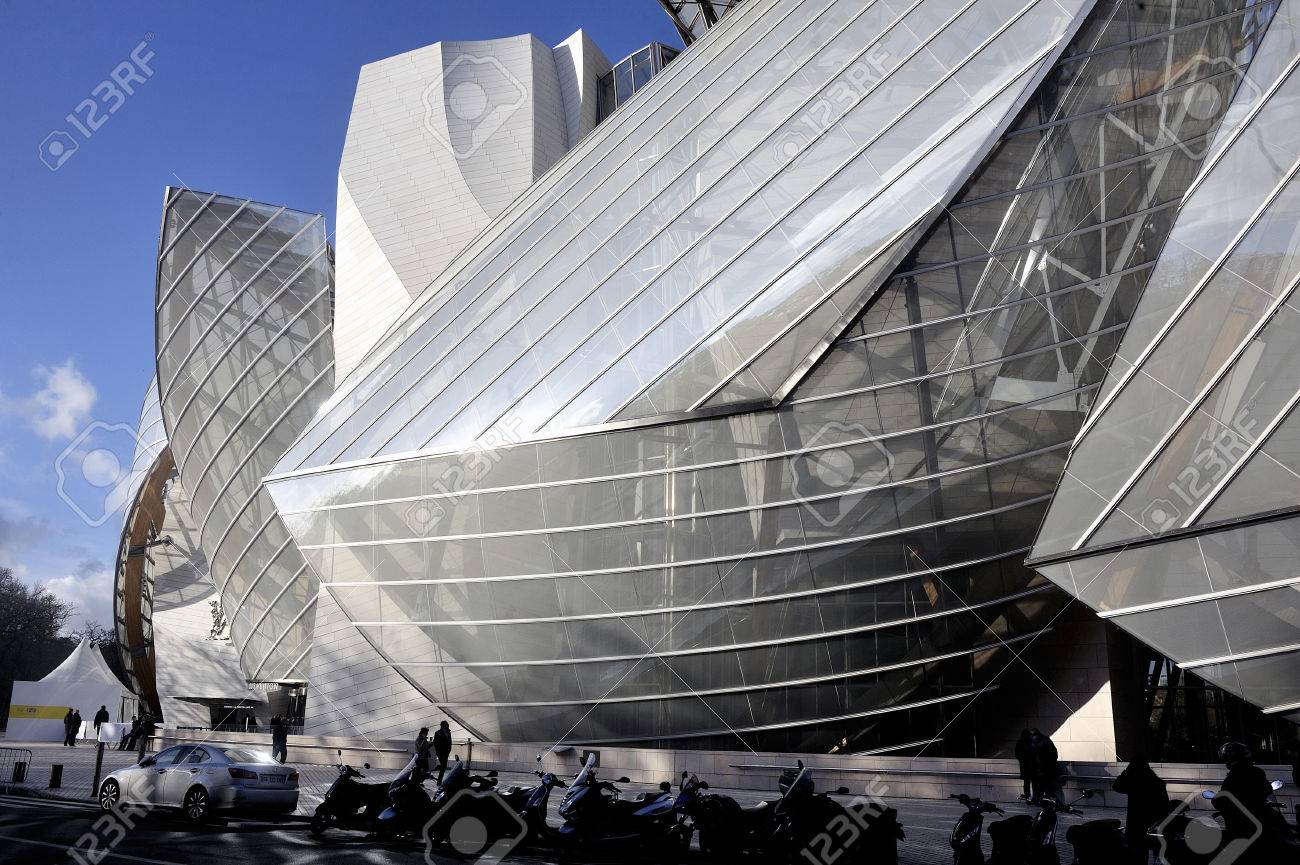 写真素材 , 建物はアメリカの建築家フランク ・ ゲーリーによって作成された Louis ヴィトン財団の現代の美術博物館、ブローニュの森の入り口にポルト ・ マイヨ。
