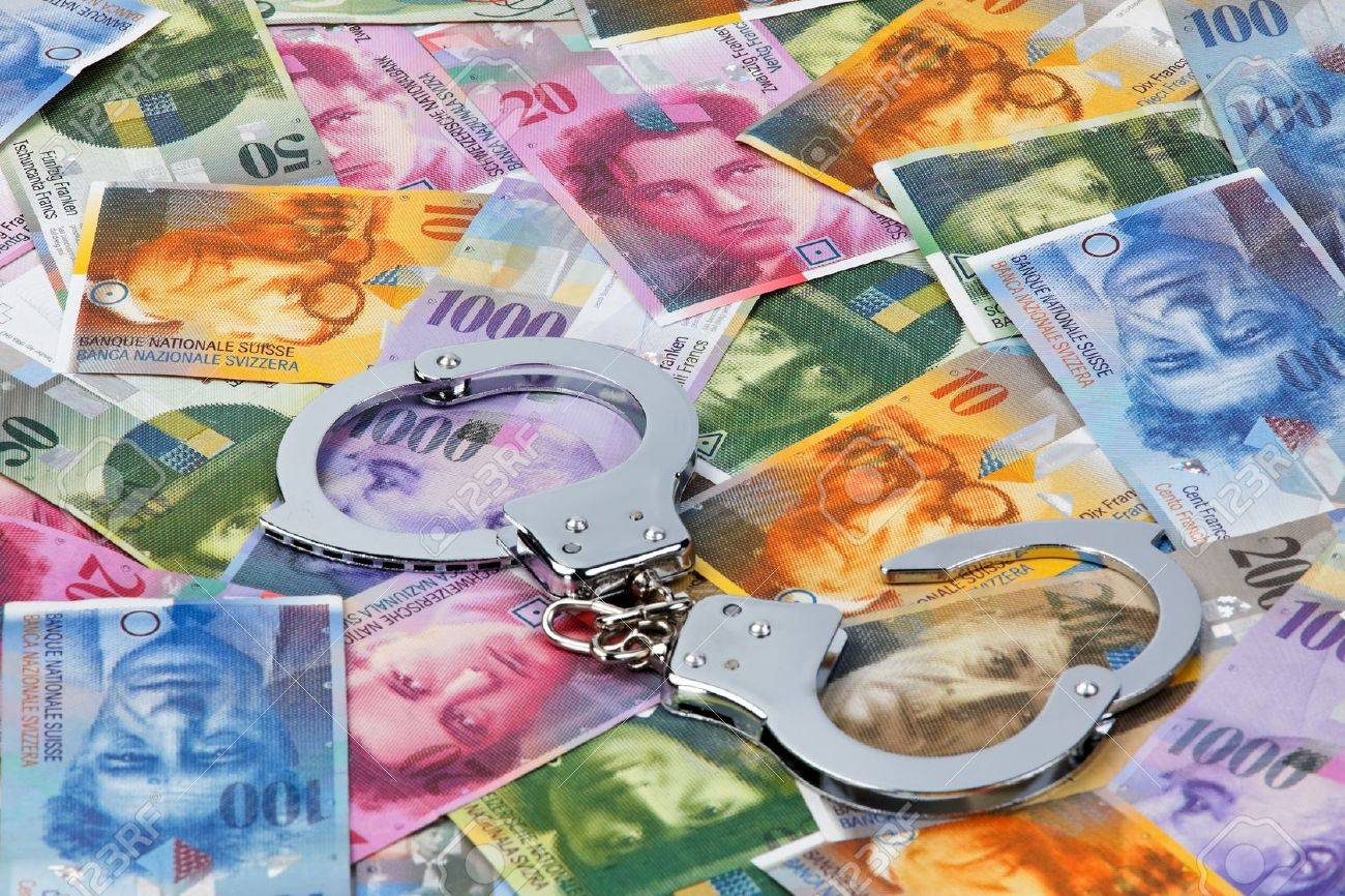 スイス フランお金と手錠 経済犯罪 の写真素材 画像素材 Image