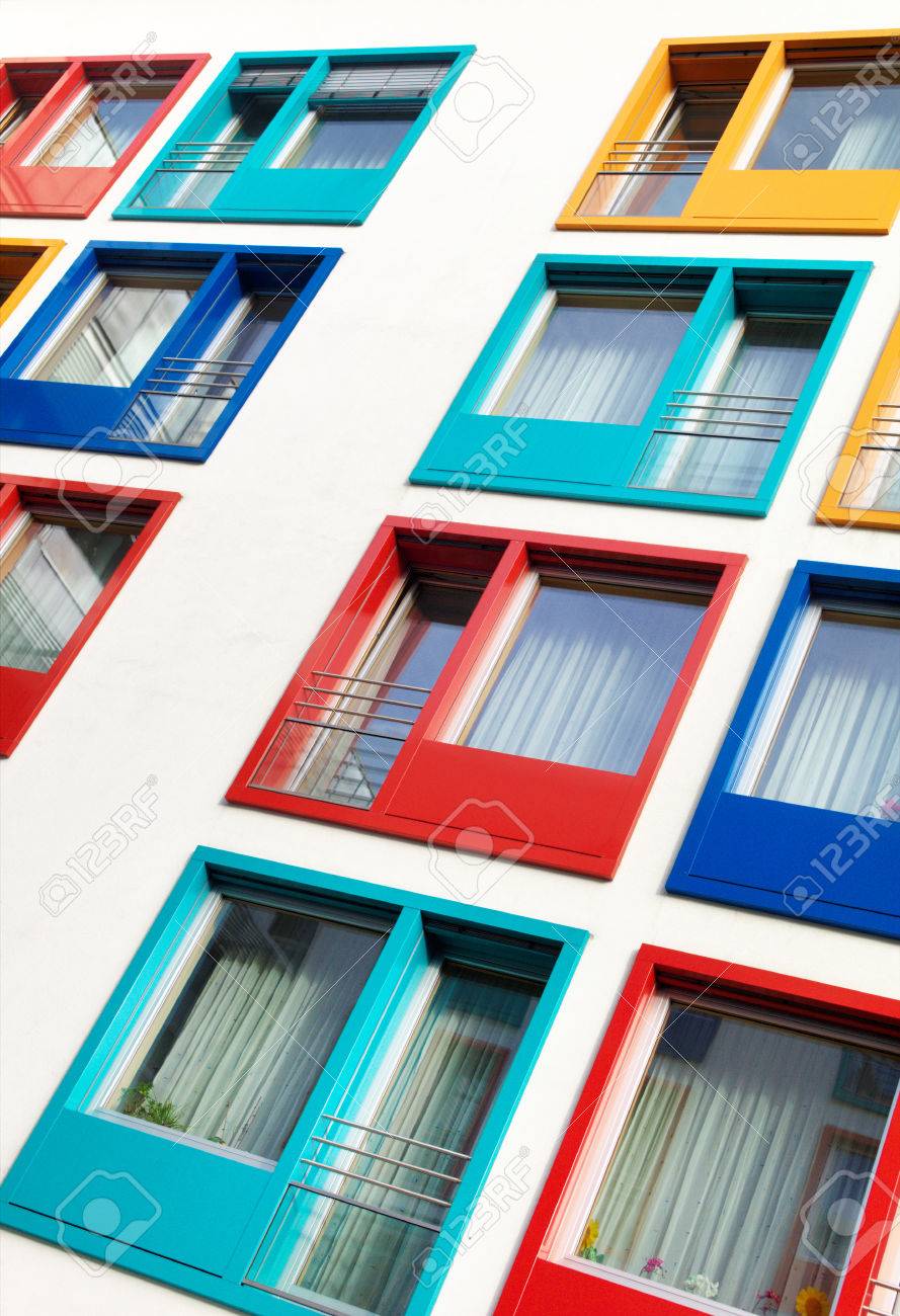モダンなマンション 住宅 賃貸 匿名性 都会のシンボルのカラフルな外観 の写真素材 画像素材 Image モダンなマンション 住宅 賃貸 匿名性 都会のシンボルのカラフルな外観 の写真素材 画像素材 Image