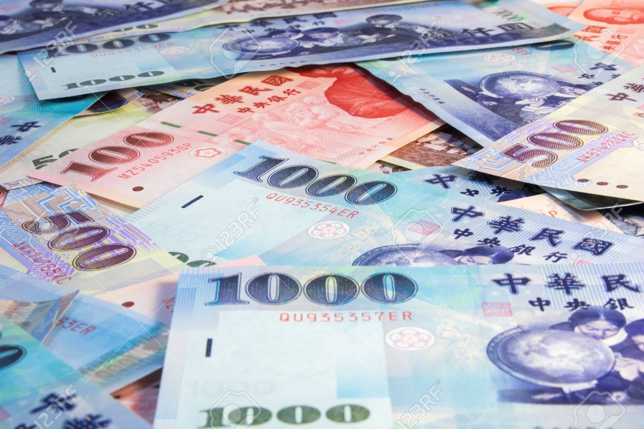 새로운 대만 달러 1000, 500, 100의 배경, 대만 지폐의 확산. 로열티 무료 사진, 그림, 이미지 그리고 스톡포토그래피.  Image 120853814