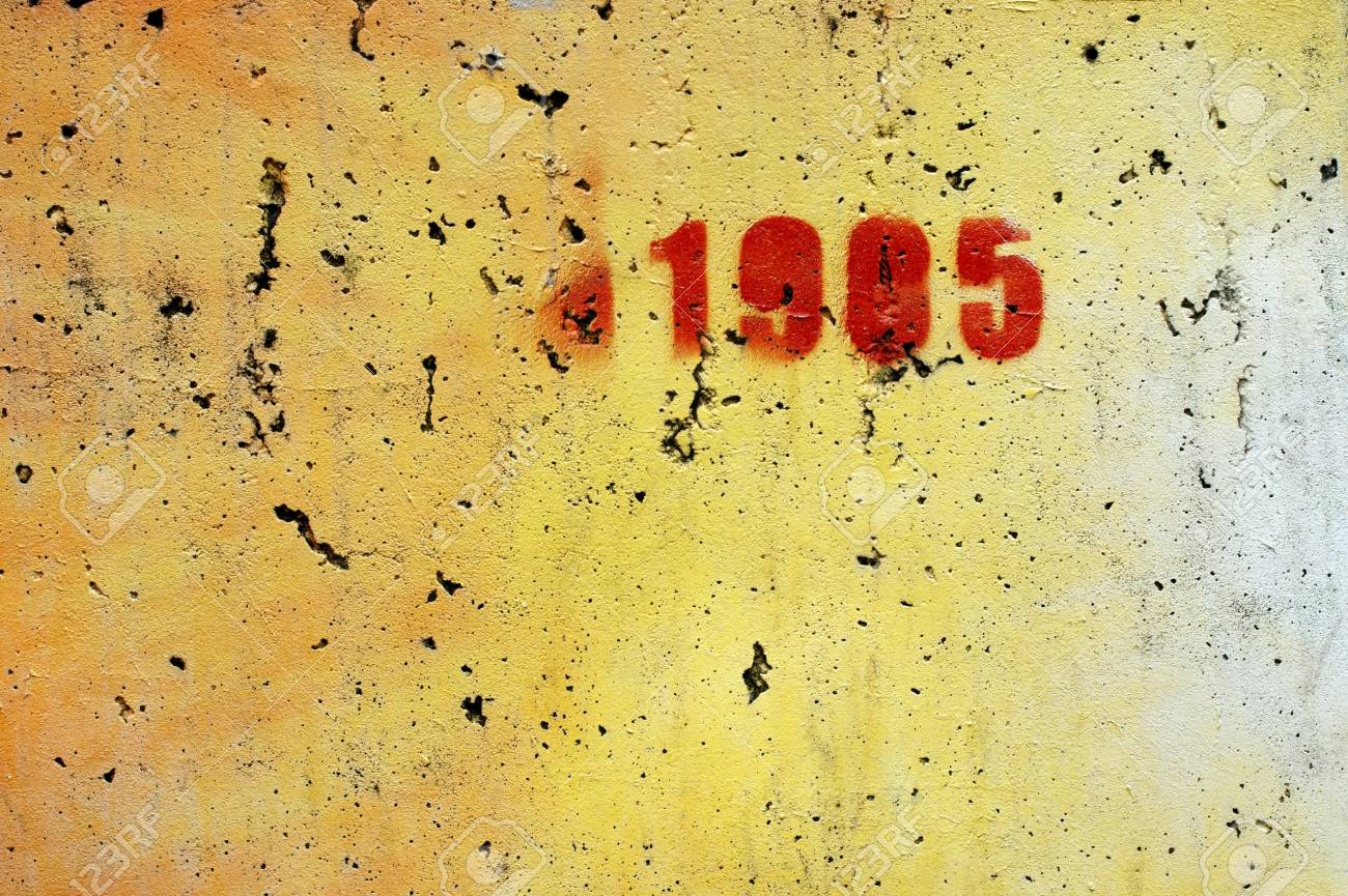 El Primer Plano Del Arte De La Calle En Una Pared Porosa Fotos